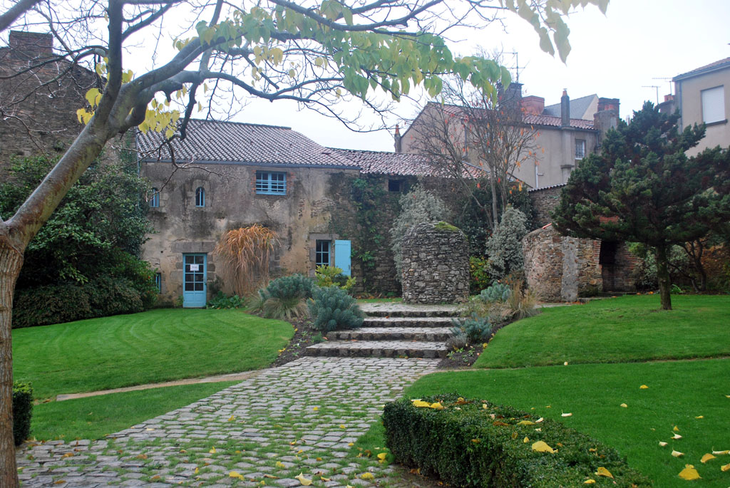 02 la Roche-sur-yon-le jardin des compagnons