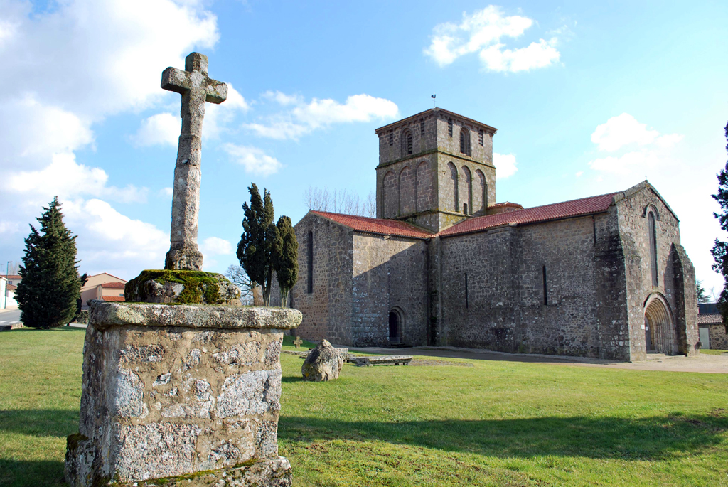 14 Pouzauges-Eglise romane Notre Dame