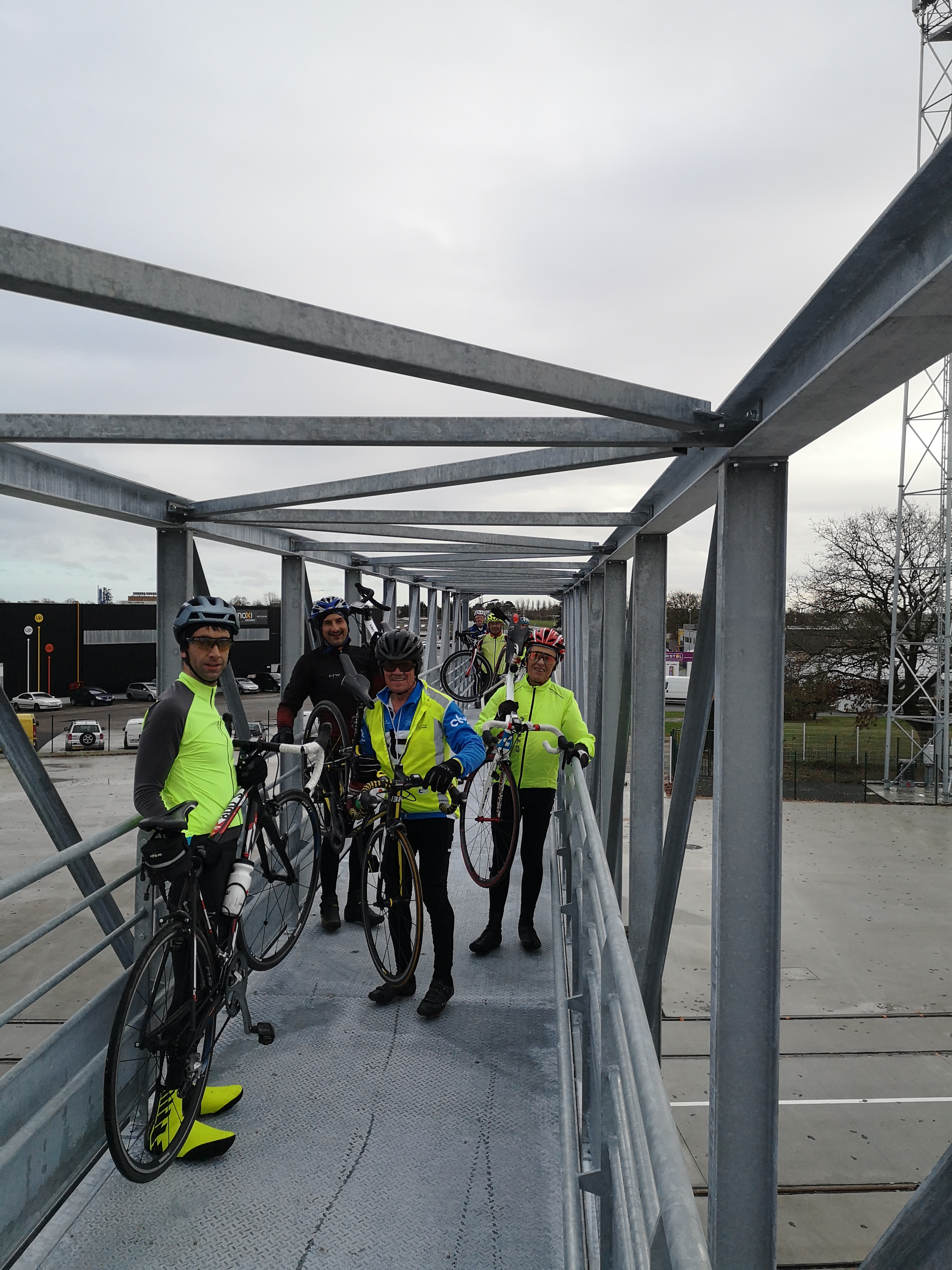 Franchissement de la passerelle à La Mothe Achard