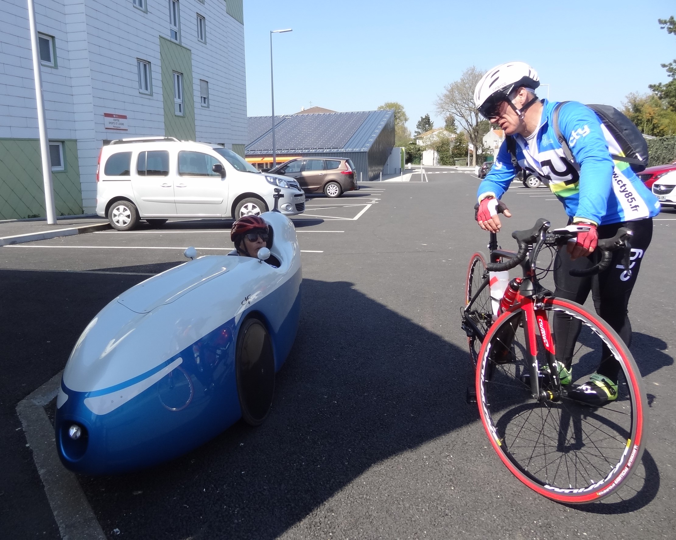 Arrivée du participant du vélomobile.