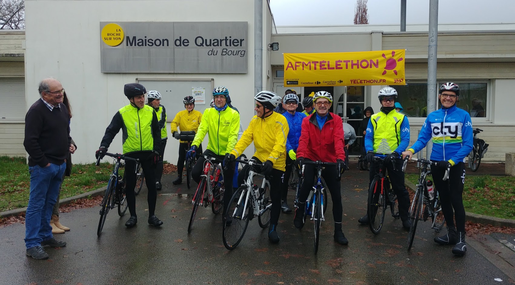 Départ sous une météo pluvieuse